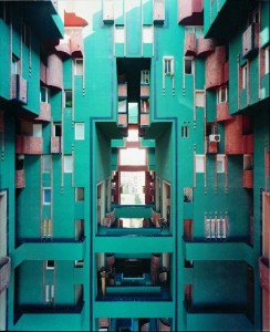 Vistas de los patios interiores del edificio “Walden 7”, Ricardo Bofill, San Just Desvern, Barcelona, 1970-75. 