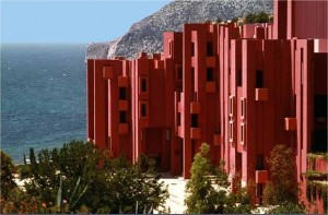 La Muralla Roja, Urbanización “La Castañeda”, Ricardo Bofill, Calpe, Alicante (España), 1973. 