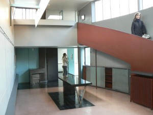 Casa La Roche-Jeanneret, axonometría y sala de exposiciones. Le Corbusier, París, 1923-1925. 