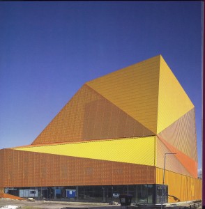 Theatre Agora. Ben van Berkel, Lelystad (Holanda), 2007.Fachada exterior su