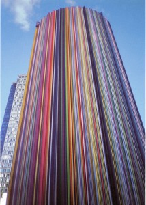 Chimenea multicolor de la explanada de la Défense. Raymon Moretti, París, 1989-1990