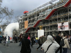 Fachada exterior del Centro Nacional de Arte y Cultura Georges Pompidou. 